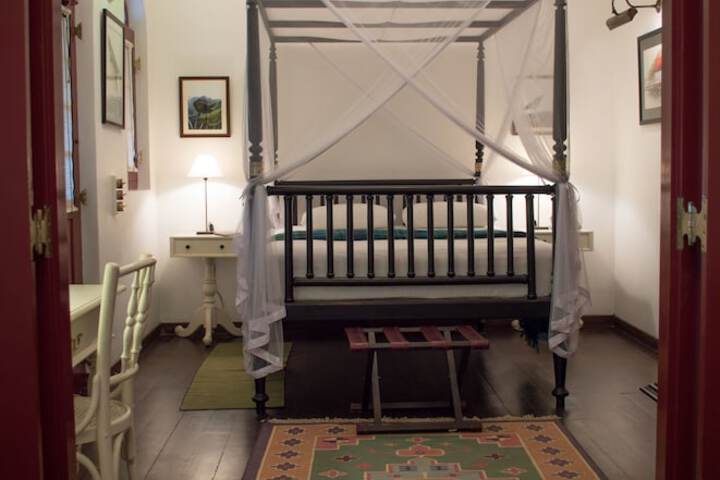 Room 7 of 27