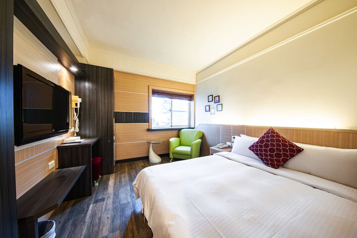 Room 9 of 32