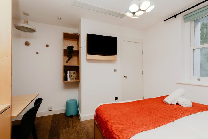 Room 10 of 28