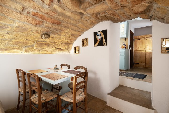 Room 10 of 33