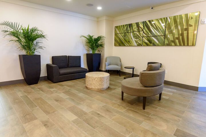 Lobby lounge