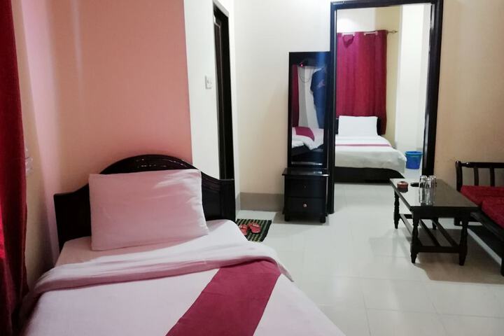 Room 4 of 25