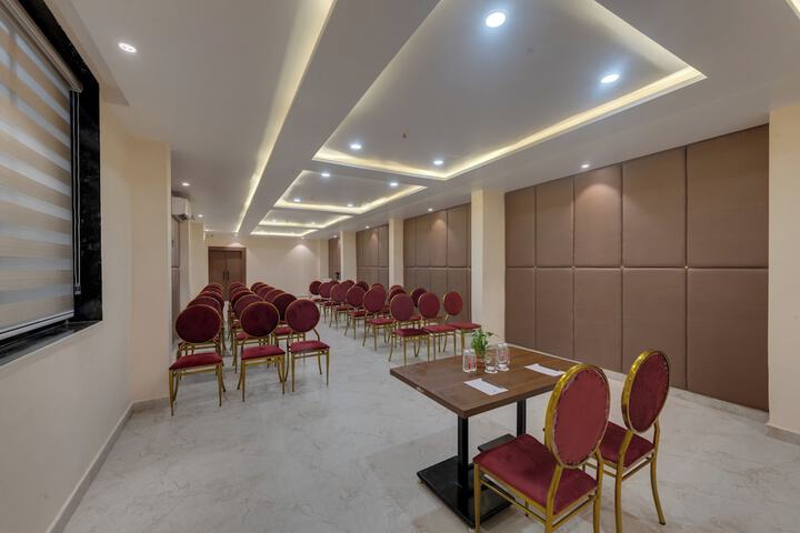 Ballroom/Hall 44 of 48