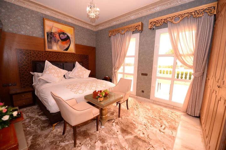 Room 10 of 77