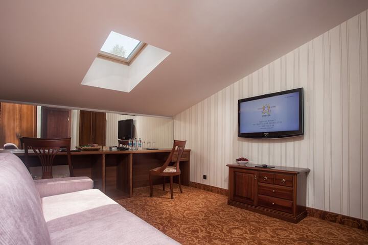Room 90 of 177