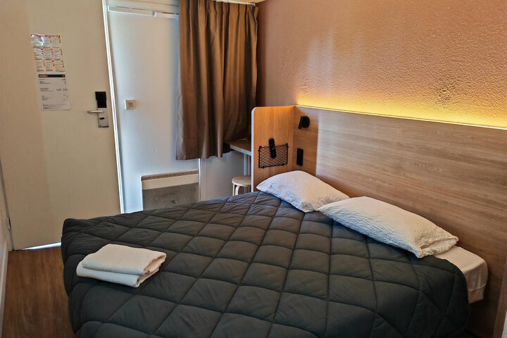 Room 27 of 48