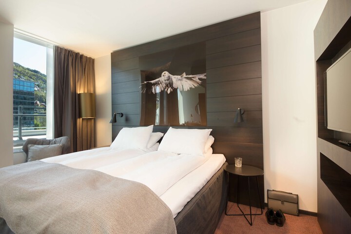 Room 8 of 43