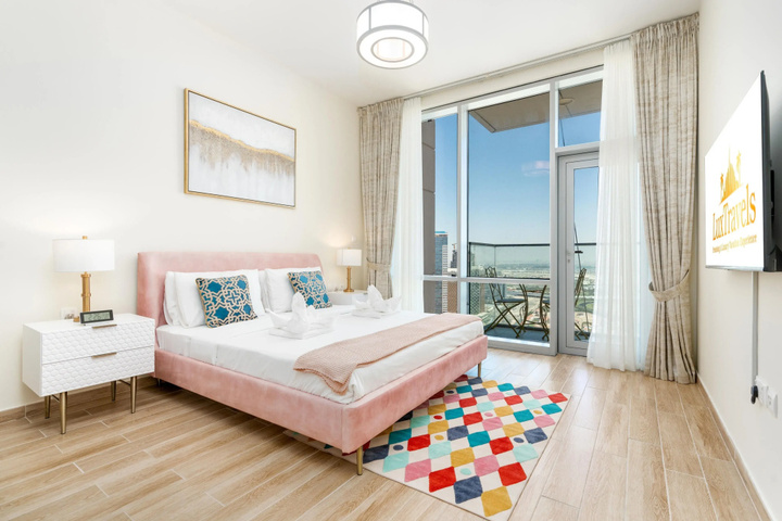 Room 5 of 16