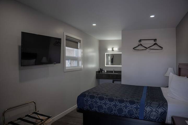 Room 11 of 38