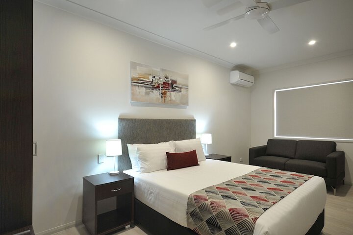 Room 9 of 38