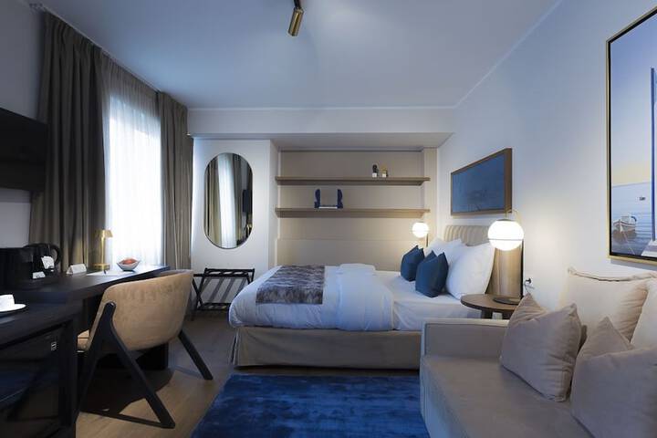 Room 7 of 27