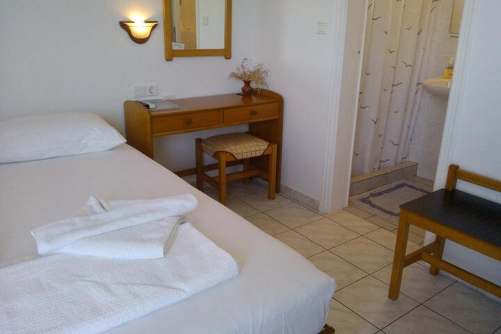 Room 2 of 41