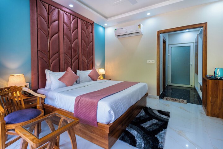 Room 12 of 66