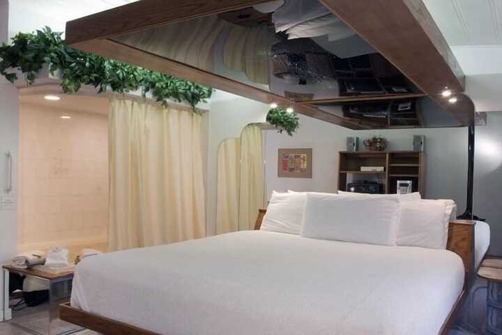Room 32 of 63