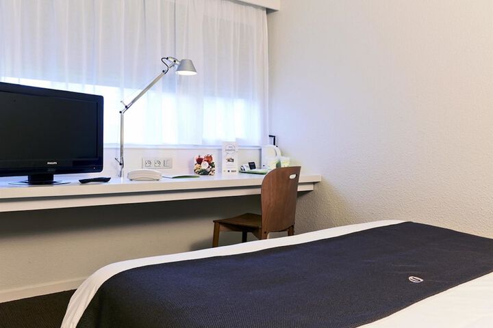Room 8 of 30