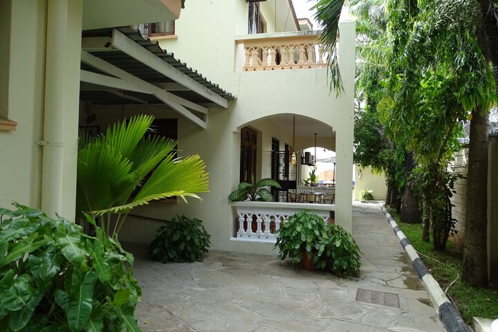 Hotel Exterior 98 of 104