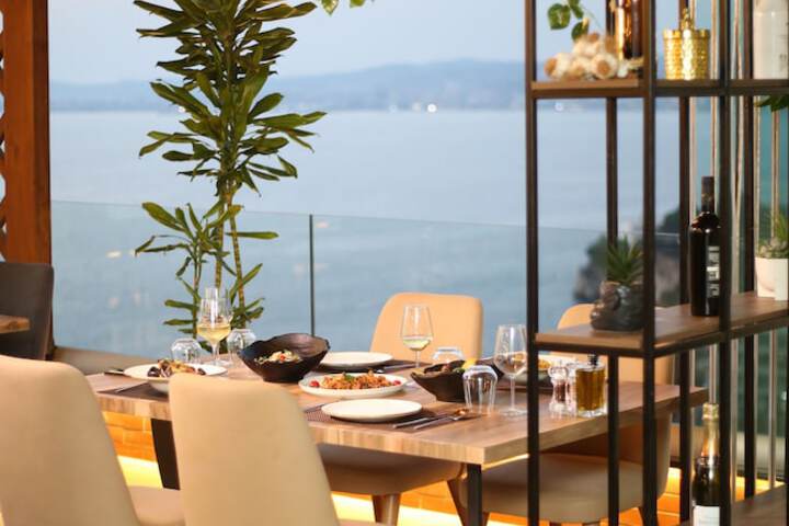 Dining 179 of 218