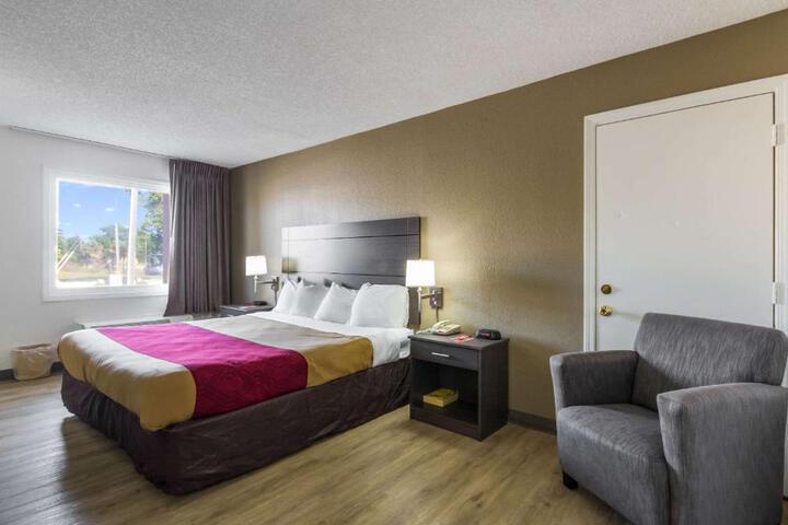 Standard | King Bed (9 of 15)