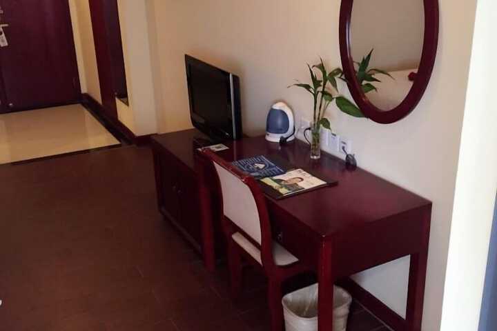 Room 11 of 35