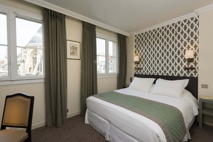 Room 25 of 42