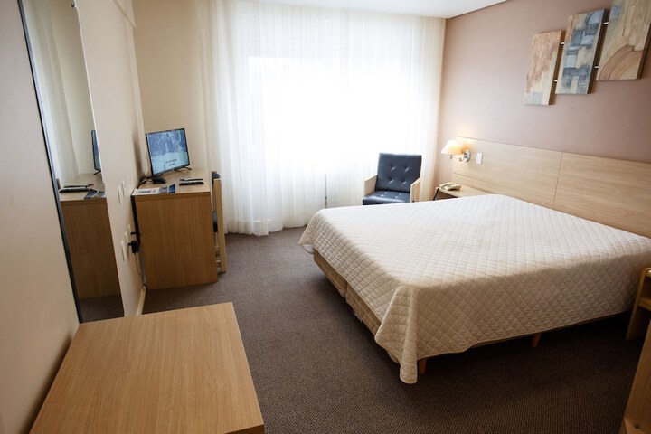 Room 4 of 46