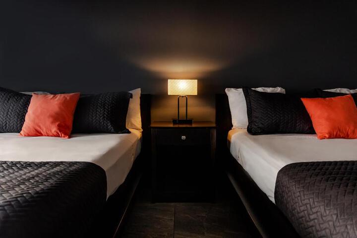 Quadruple 2 Double Beds (1 of 15)
