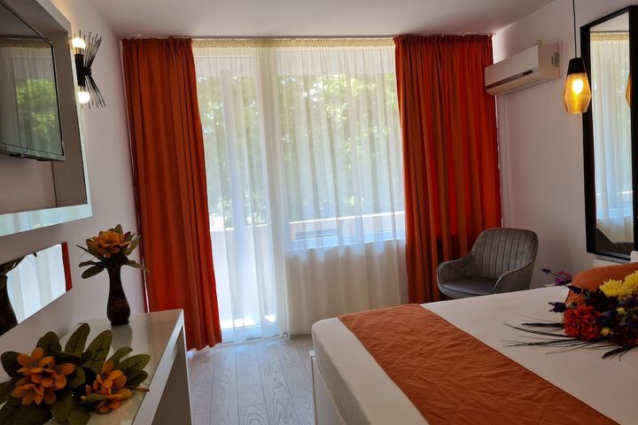 Room 6 of 113