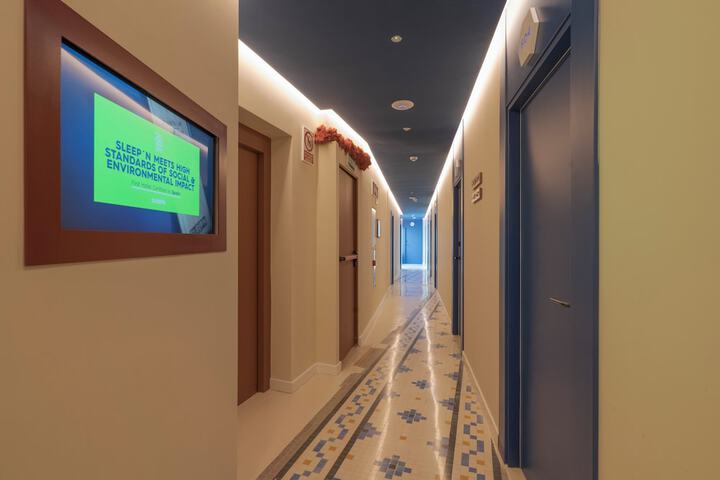 Ballroom/Hall 62 of 77