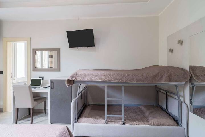 Room 6 of 53