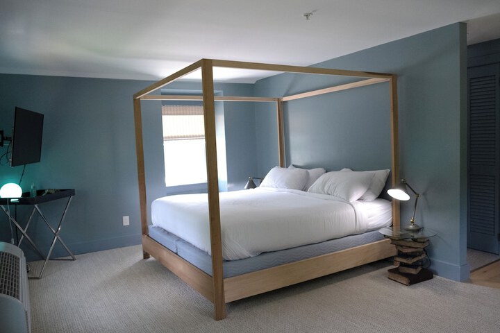 Room 25 of 49