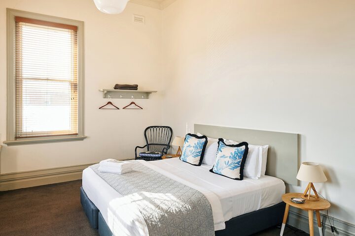 Room 6 of 32
