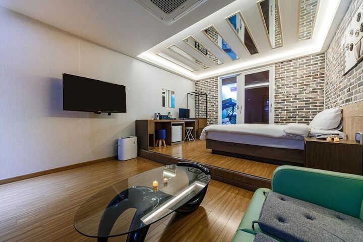 Room 29 of 29