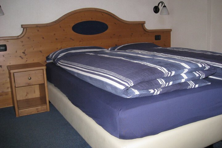 Room 10 of 22