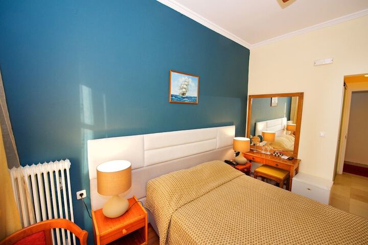 Room 17 of 39