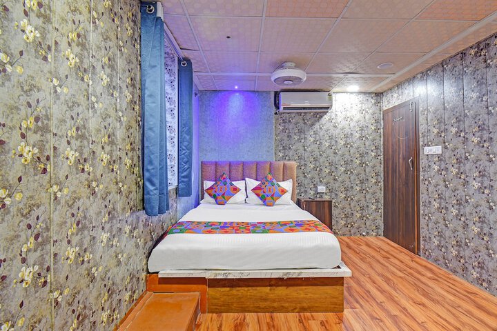 Room 9 of 26