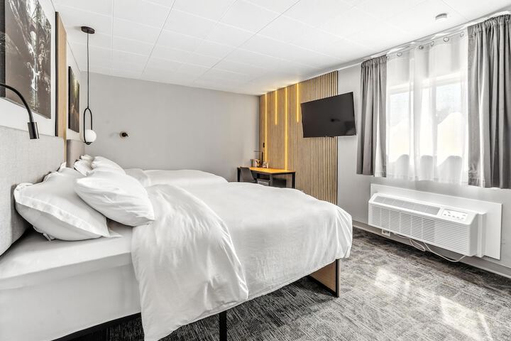 Room 12 of 32