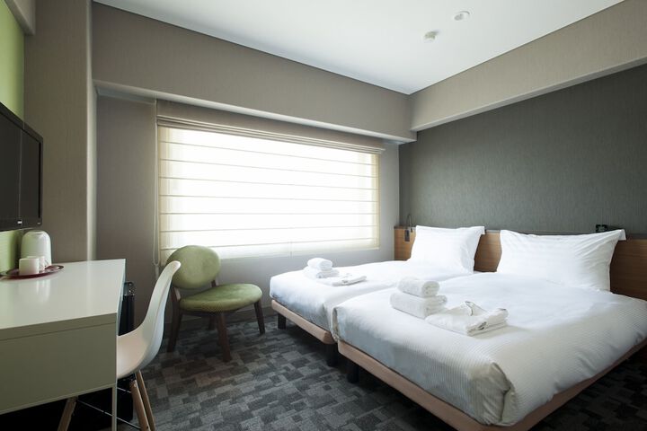 Room 11 of 28