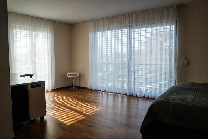 Room 9 of 63