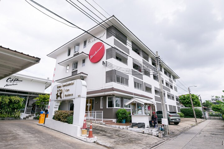 Ruan Plaisoi Apartment