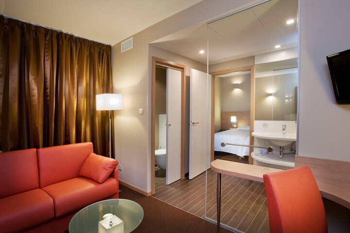 Room 6 of 52