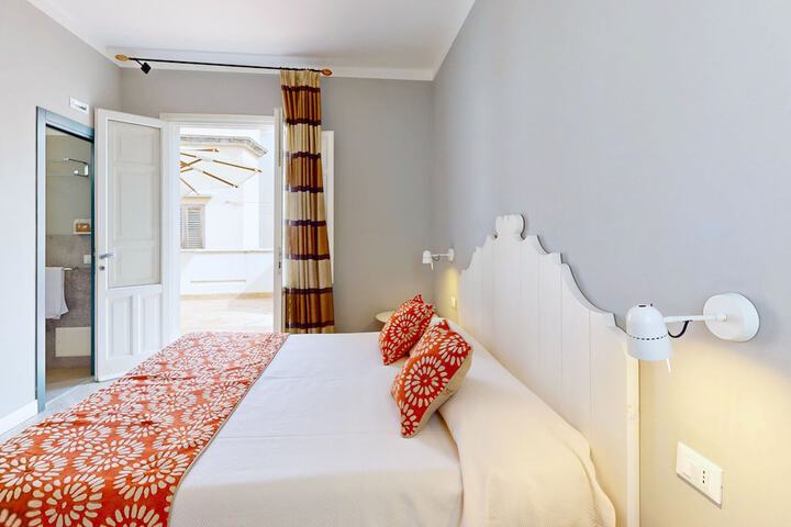 Room 106 of 210