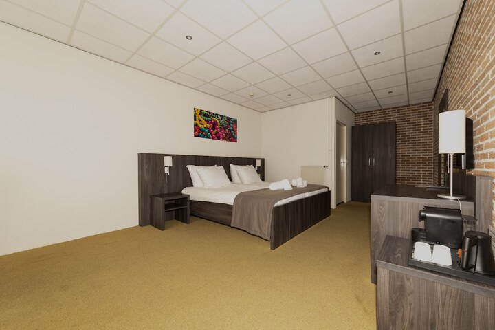 Room 11 of 46