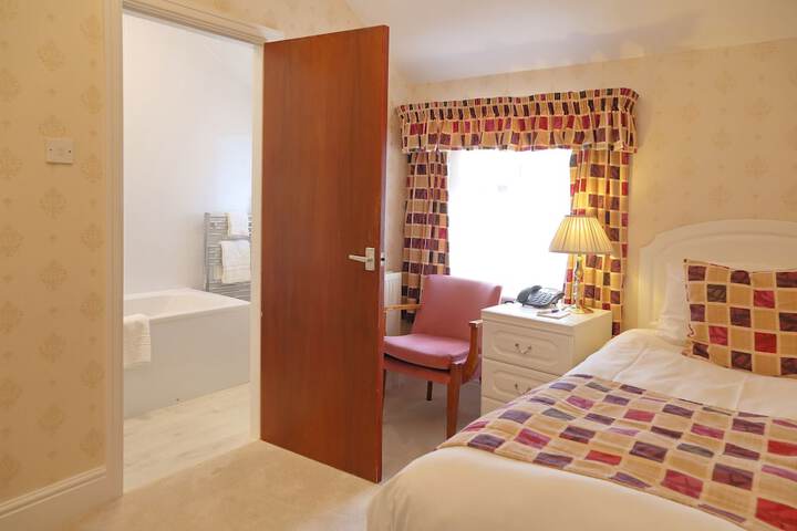 Room 47 of 104