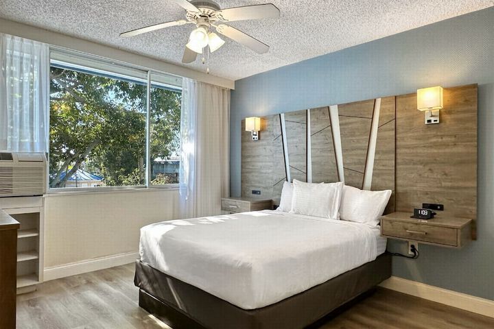 Room 4 of 65