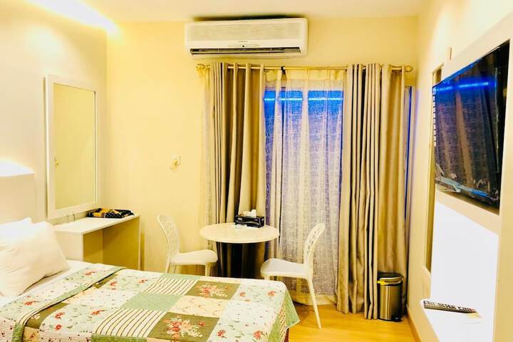 Room 20 of 34
