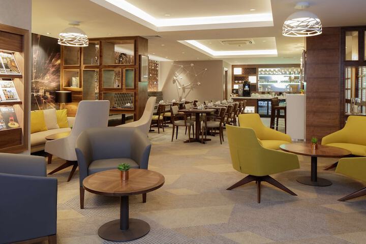 Lounge 80 of 85
