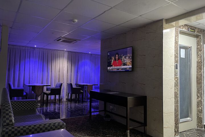 Lounge 97 of 114