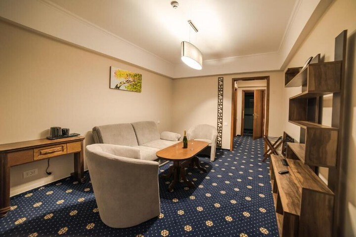 Room 6 of 45