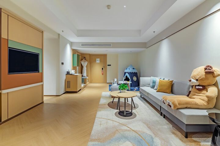 Room 13 of 65