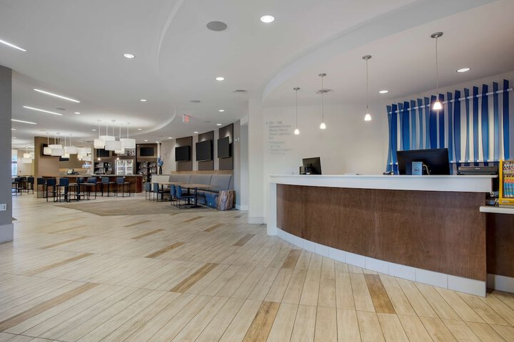 Entrance & Lobby